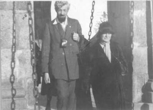 Doppelbildnis von Hans und Etha Richter auf einer Straße