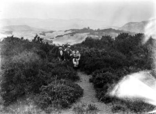 Aufstieg zum Mount Tamalpais : Gruppe von Männern auf einem Bergpfad