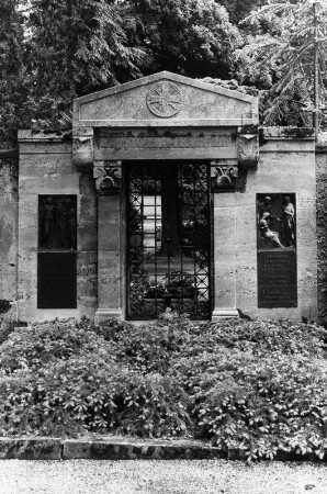 Darmstadt, Alter Darmstädter Friedhof I Mauer 33