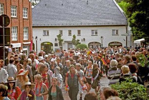 Kindervogelschießen: Umzug an der Hude