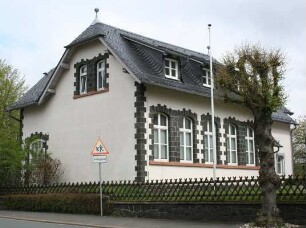 Alte Schule; Eschenburg, Hirzenhainer Straße 38