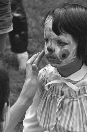 Städtisches Kinderheim in der Sybelstraße. Sommerfest