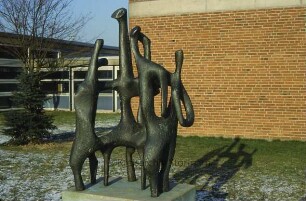 Emil-von Behring-Gymnasium: Bronzeskulptur
