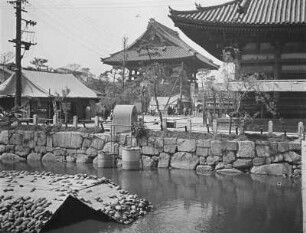 Tempelanlage des Shitennō-ji : Teilansicht mit Teich Kame-no-ike und Kita Shōdō