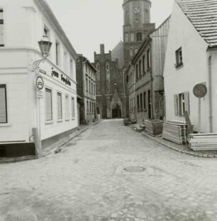 Spremberg. Kirchgasse : Spremberg, Kirchgasse. Blick nach Osten gegen Kreuzkirche