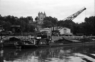 Breisach: Hafen vom Strom aus