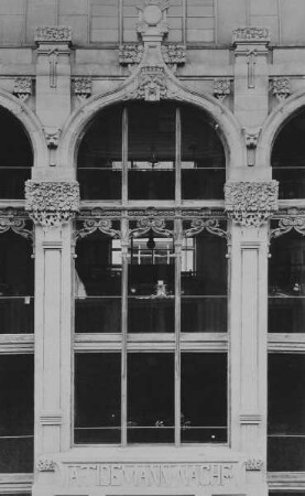 Warenhaus A. Tidemann — Fenster (Bauelement)