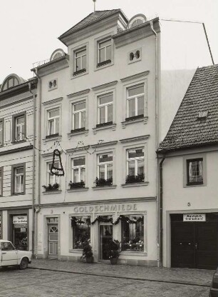 Radeberg, Wohnhaus : Radeberg. Wohn- und Geschäftshaus. Hauptstraße 3. Um 1870. Straßenansicht