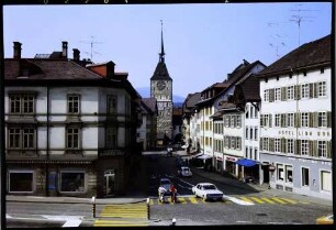 Aarau: Vordere Vorstadt, mit Stadttor vom Rathausplatz