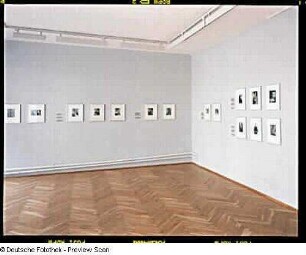Raumaufnahme : Raumaufnahme in der Ausstellung: Arnold Schönberg - Das bildnerische Werk. 30.09.2001-18.11.2001
