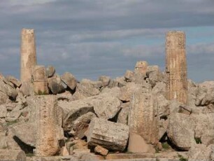 Historisches Trümmerfeld hinter dem Hera-Tempel von Selinunt