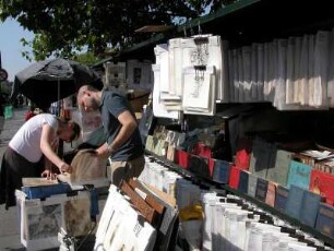Bücherflohmarkt am Seineufer
