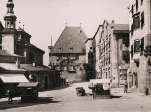 Hall am Inn. Tirol. Österreich. Oberer Stadtplatz mit Rathaus (links) und Rosenhaus (Stadtamt) rechts