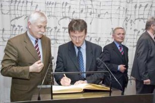 Übergabe und Präsentation der Filmdokumentation "Der Wiederaufbau der Dresdner Frauenkirche - die weltweit wirkende Bürgerinitiative" von Ernst Hirsch im Vortragssaal der Sächsischen Landesbibliothek - Staats- und Universitätsbibliothek Dresden