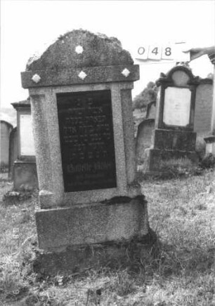 Grabstein 48