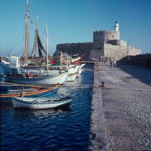 Rhodos (Stadt). Kastron, Mandraki-Hafen, Kastron Agios Nikolaos, 14. und 15. Jh.
