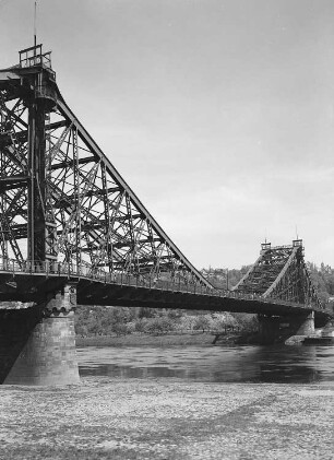 Elbe, Loschwitzer Elbbrücke