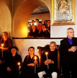 Metsovo. Sonntagsgottesdienst und Seelenmesse