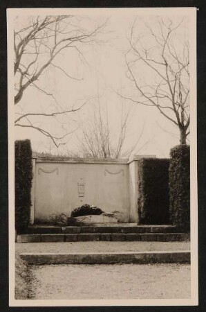 Hofmannsthals Grabmahl auf dem Rodauner Friedhof