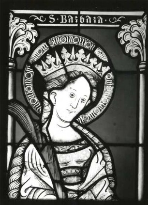 Heilige Barbara aus der ehemaligen Zisterzienserklosterkirche Sankt Marien in Dargun. Glasmalerei, um 1450. Dargun, Stadtkirche, Turmvorhalle. Ausstellung "Mittelalterliche Glasmalerei in der DDR", Erfurt 1989/1990. Kat. Nr. 48