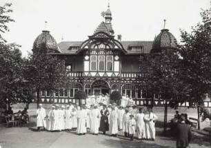 Bad Salzungen, Gradierwerk : Bad Salzungen. Gradierwerk. Haupteingangsfront mit Kurpatienten