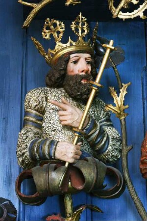 Schöllenbacher Altar — Wurzel Jesse mit den Vorfahren Christi und der Madonna im Strahlenkranz — Alttestamentarischer König