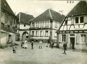 Straßenbild. Spielende Kinder