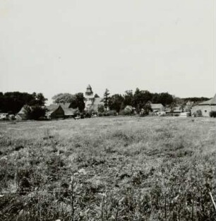 Hornow. Ortsansicht : Hornow (Ortsteil der Stadt Spremberg). Ortsansicht mit Dorfkirche von Süden