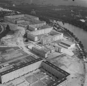Wohnkomplex VI an der Zwillingsschachtschleuse in Eisenhüttenstadt : Blickrichtung Südosten
