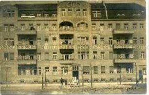 Ansicht eines (Berliner?) Mietshauses