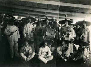 Musikkapelle an Bord eines Passagierdampfers, vermutl. der Cleveland, bei der Äquatorfeier : Bordaufnahmen. Musikkapelle an Bord eines Passagierdampfers, vermutl. der Cleveland, bei der Äquatorfeier