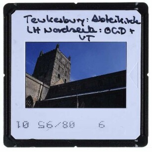 Tewkesbury, Abkteikirche : Nordseite Langhaus, Obergaden, Vierungsturm