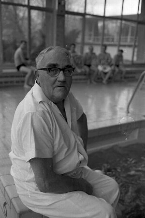 40jähriges Berufsjubiläum des Schwimm-Meisters Karl Specht.