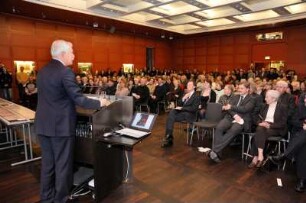 Eröffnung der Ausstellung "Weltuntergang 2012? Der Dresdner Maya-Codex und seine Entzifferung" im Vortragsaal der SLUB. Prof. Dr. Thomas Bürger bei der Begrüßung