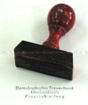 Handstempel der Presseabteilung des Demokratischen Frauenbundes Deutschlands
