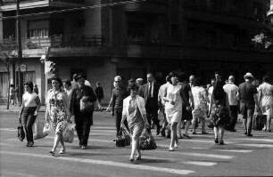 Bukarest: Fußgängerüberweg, Boulevard Magheru