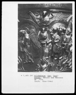 Symbol des Evangelisten Johannes und Halbfigur des Propheten Ezechiel, unten weibl. Halbfigur (Justitia) in Rundmedaillon