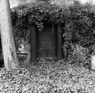 Müller; Darmstadt, Alter Darmstädter Friedhof III Mauer 132