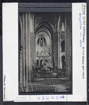 Noyon: Kathedrale, Innenraum, Blick zum Chor, Hochaltar von 1757
