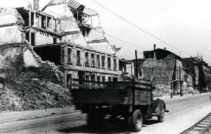 Zerstörungen Zweiter Weltkrieg. unbekannte zerstörte Gebäude (eventuell Rüppurrer Straße/Ecke Winterstraße)