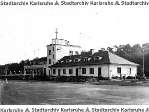 Beichel, Friedrich. Flughafen Karlsruhe. Verwaltungsgebäude und Flugzeughalle