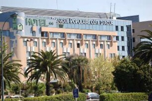 Airport Nizza - Hotel und Bürogebäude : Bürogebäude, Hotel am Internationalen Flughafen Nice Cote d´Azur in Nizza, aufgenommen 2006