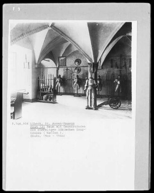 Ausstellung mit Gegenständen des ehemligen lübischen Zeughauses