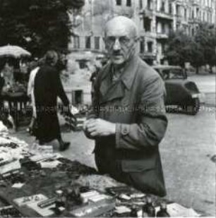 Marktstand mit Kurzwaren am Wittenbergplatz