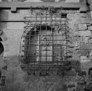 Meißen. Fenster mit Gitter