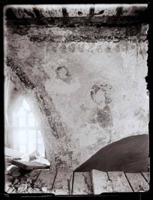 Alte Kirche; aufgedeckte Fresken