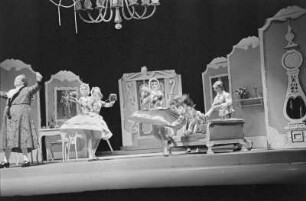 Szenenbilder aus "Die beiden Geizigen", Komische Oper von André-Ernest-Modets Grétry. Gastspiel des Opernstudios der Staatsoper Berlin im Theater der Freundschaft Berlin 1957