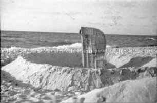 Strandkorb in einer Strandburg am Strand von Köslin