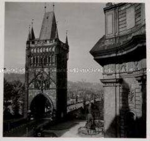 Das hunderttürmige Prag, Altstädter Brückenturm