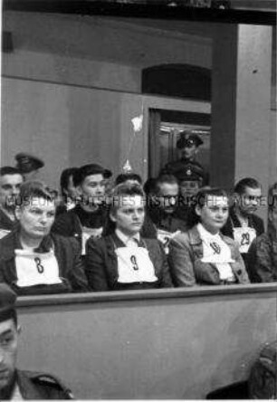 Prozess gegen das KZ-Personal von Bergen-Belsen vor einem britischen Militärgericht